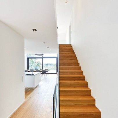 Cladding concrete stairs with wood flooring: materials, nosings and quantities