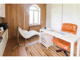 Detached house in Tarasovo. Hardwood flooring and doors