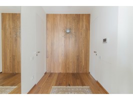 Detached house in Tarasovo. Hardwood flooring and doors